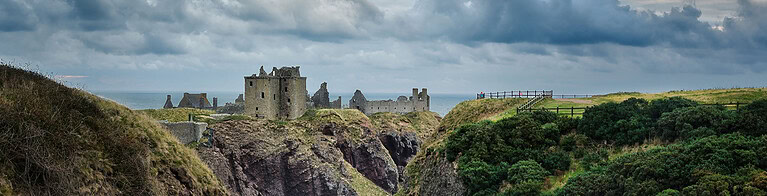Burgruine auf Steilküste – Landschaftsfotografie Wales oder Schottland Großbritannien Dunnottar Castle