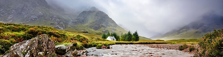 Neblige Landschaft mit grünen Hügeln -Wee White House – Landschaftsfotografie Schottland Highlands